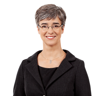 Photo of Johanne Claveau, Senior Wealth Advisor & Portfolio Manager, member of the team of experts. 