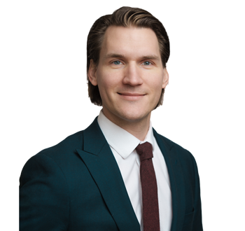 Photo of Cameron Lienau, Wealth Advisor & Associate Portfolio Manager, member of the team of experts. 