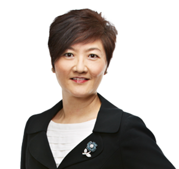 Photo of Dora Yan, Wealth Associate, member of the team of experts. 
