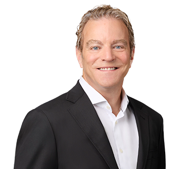 Photo of Yves Sauvé, Senior Wealth Advisor & Portfolio Manager, member of the team of experts.
