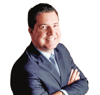 Photo of Martin-Charles Plouffe, Wealth Advisor & Portfolio Manager, member of the team of experts. 