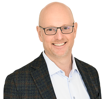 Photo of John Riedl, Senior Wealth Advisor & Portfolio Manager, CFA, member of the team of experts. 